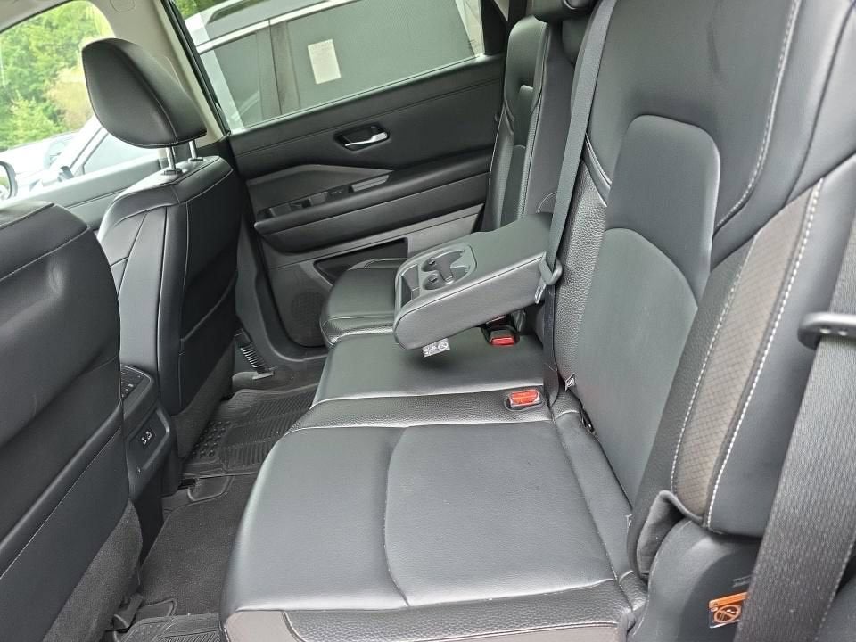 2022 Nissan Pathfinder SL 4WD