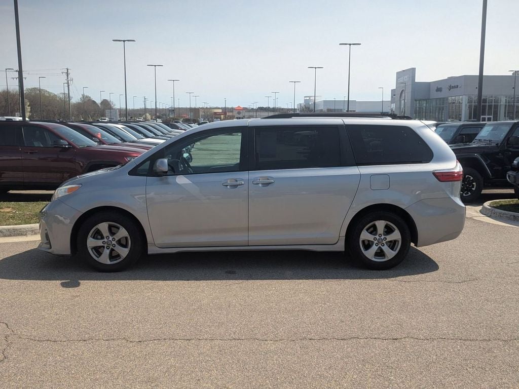 2018 Toyota Sienna LE 7 Passenger