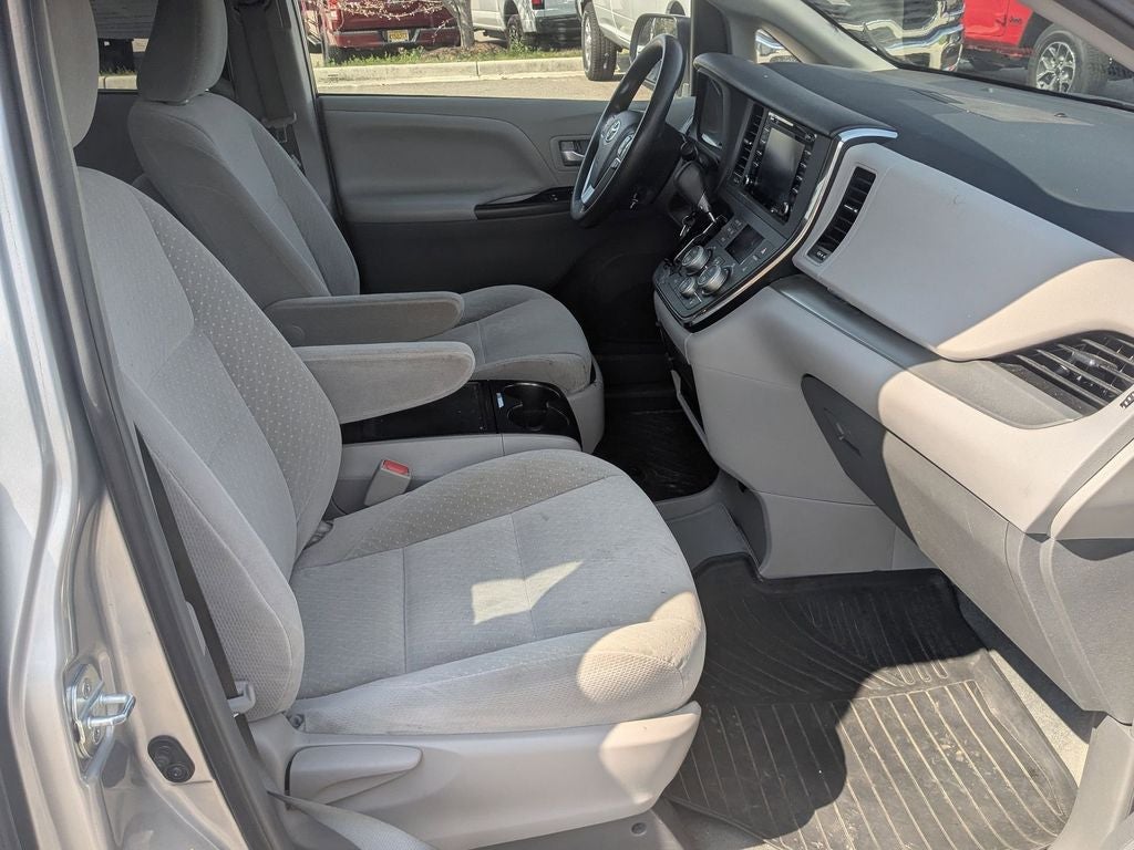 2018 Toyota Sienna LE 7 Passenger