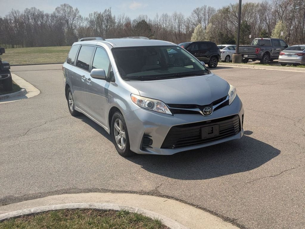 2018 Toyota Sienna LE 7 Passenger