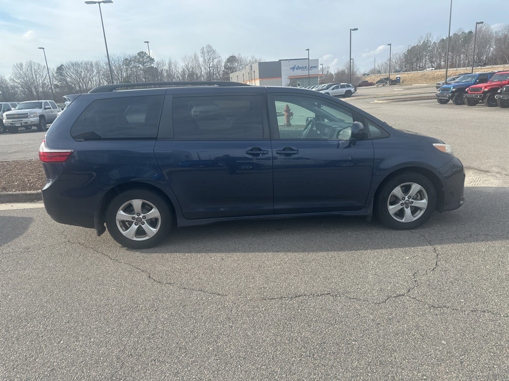 2018 Toyota Sienna LE 7 Passenger