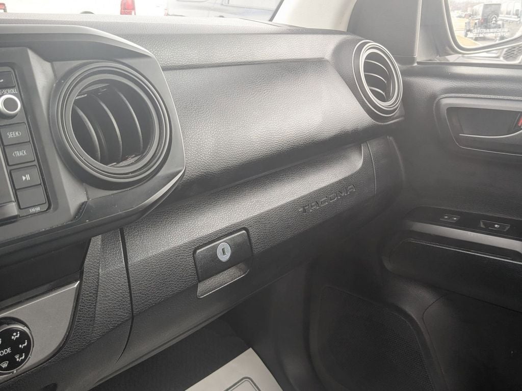 2016 Toyota Tacoma SR