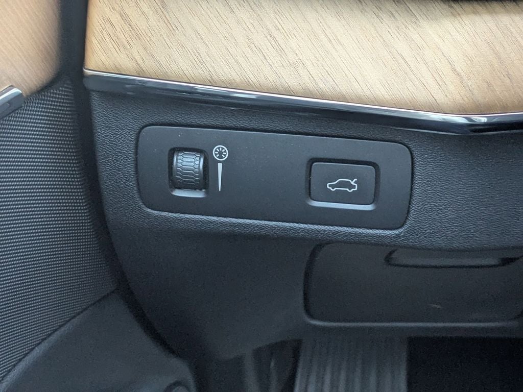 2021 Volvo XC90 T6 Momentum 7 Passenger