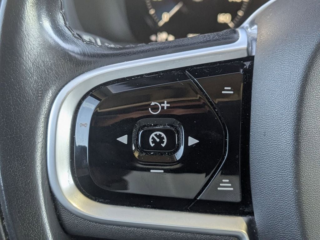 2021 Volvo XC90 T6 Momentum 7 Passenger