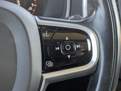 2021 Volvo XC90 T6 Momentum 7 Passenger