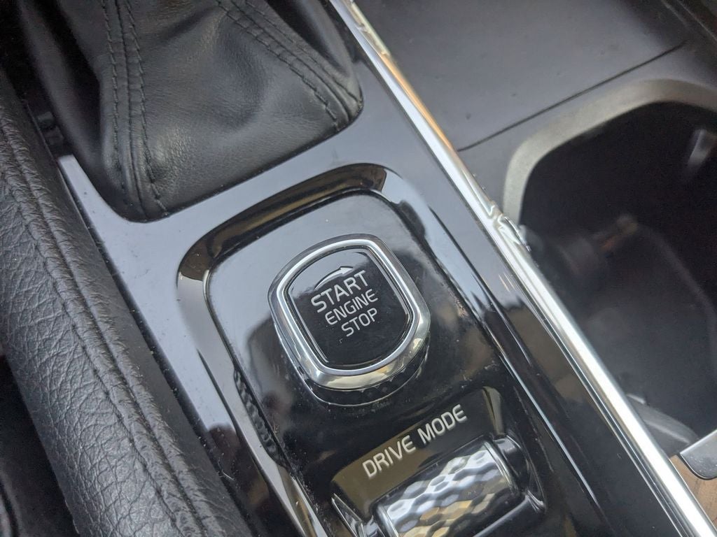 2021 Volvo XC90 T6 Momentum 7 Passenger