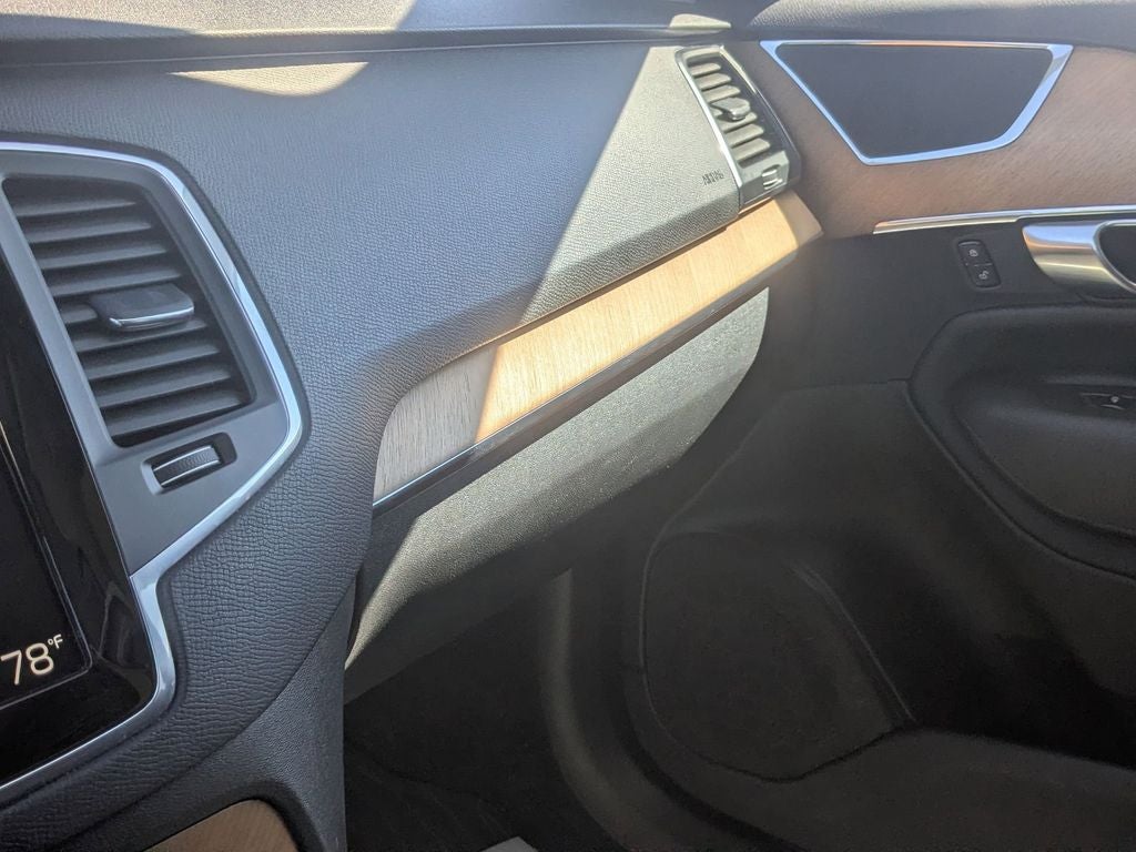 2021 Volvo XC90 T6 Momentum 7 Passenger