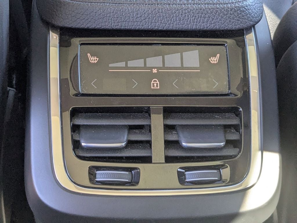 2021 Volvo XC90 T6 Momentum 7 Passenger