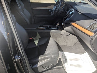 2021 Volvo XC90 T6 Momentum 7 Passenger
