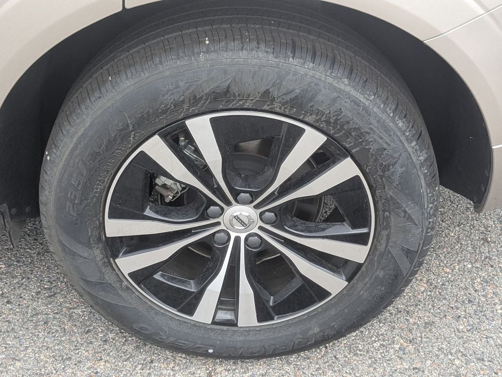 2025 Volvo XC60 B5 Core