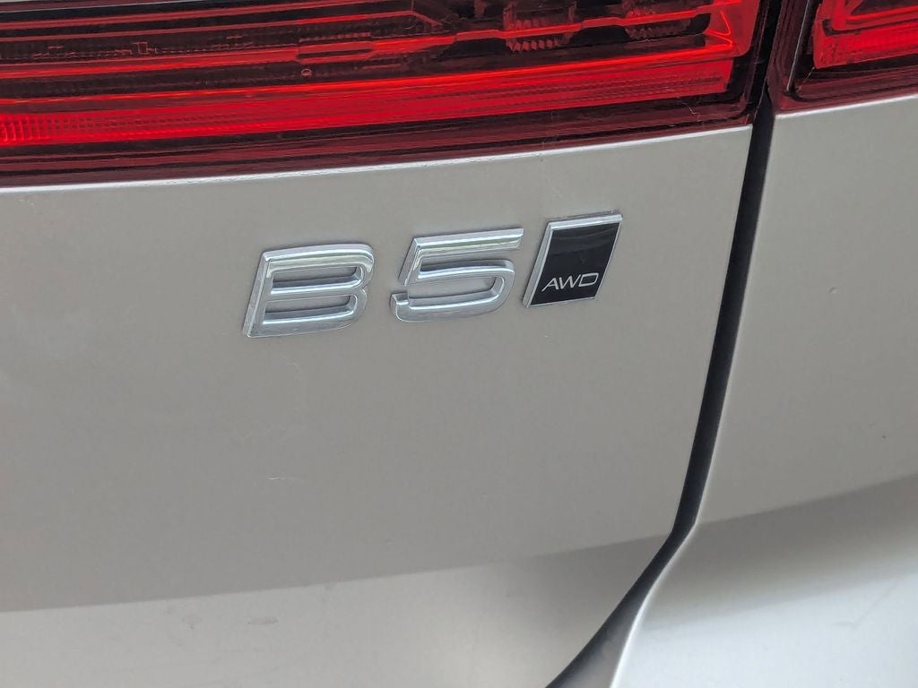 2025 Volvo XC60 B5 Core