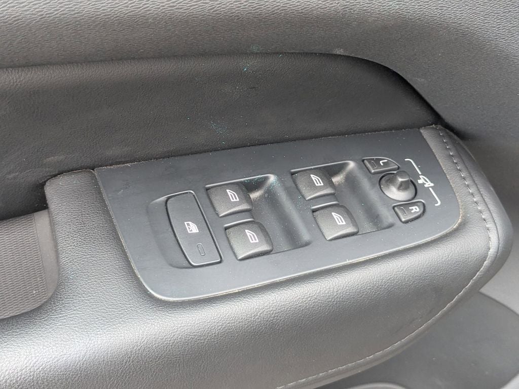 2025 Volvo XC60 B5 Core