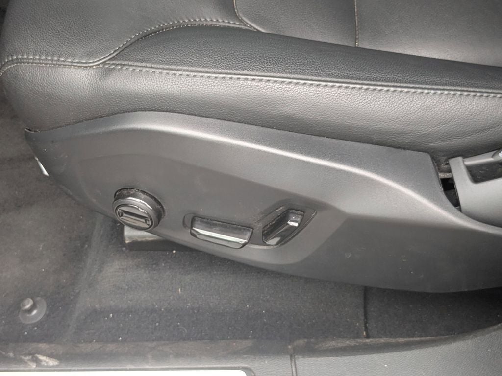 2025 Volvo XC60 B5 Core