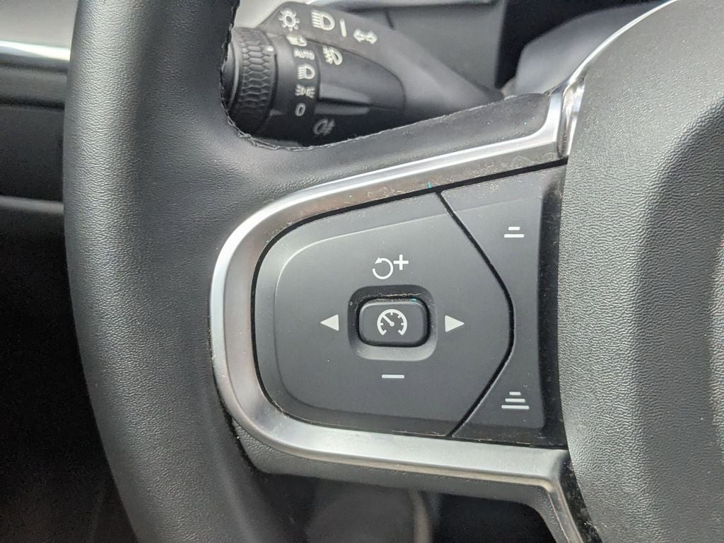 2025 Volvo XC60 B5 Core