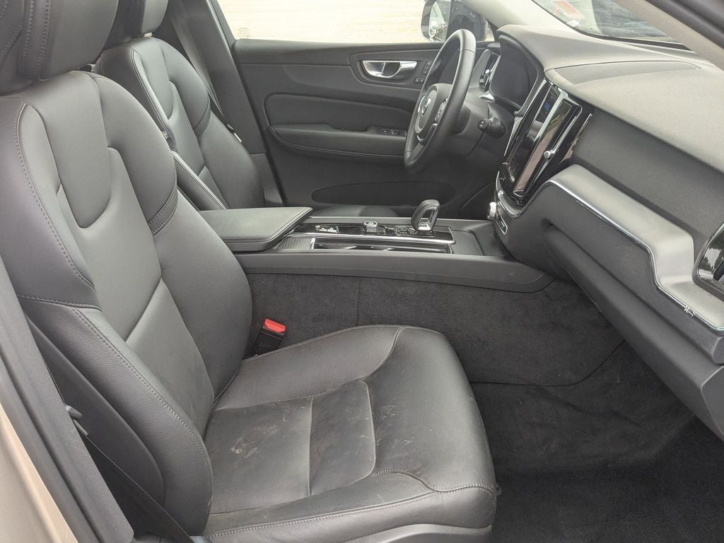 2025 Volvo XC60 B5 Core